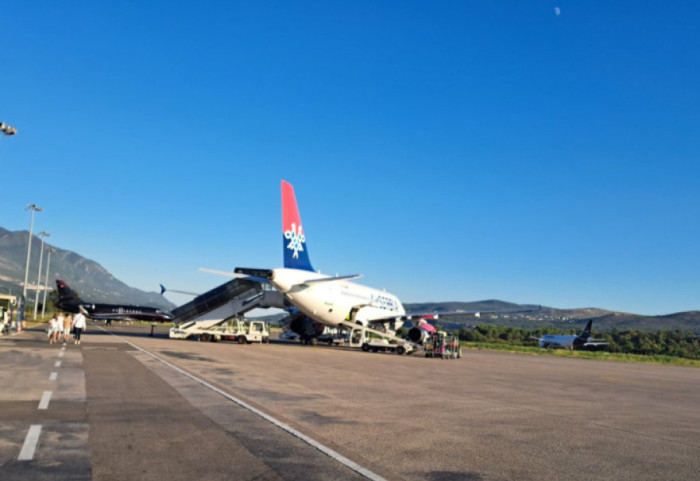Na crnogorskim aerodromima svaki peti putnik iz Srbije, slede Rusi i Britanci