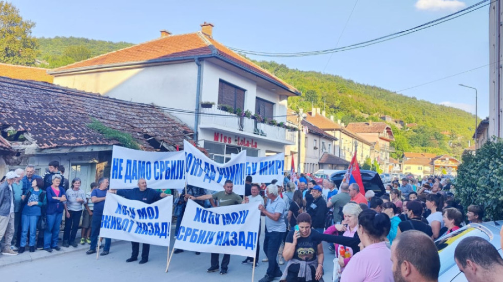 Širom Srbije skupovi protiv blokada: Vučić sa pristalicama u Ubu, policija saopštila da nije bilo incidenata