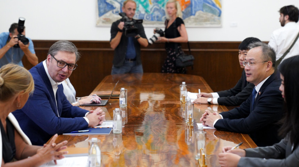 Vučić sa ambasadorom Kine o detaljima svog predstojećeg susreta sa Si Đinpingom