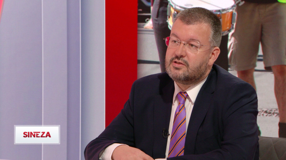 Čedomir Antić u Sintezi: Studentski pokret nema dovoljno demokratičnosti, izbori mogući ako to bude odgovaralo vlasti