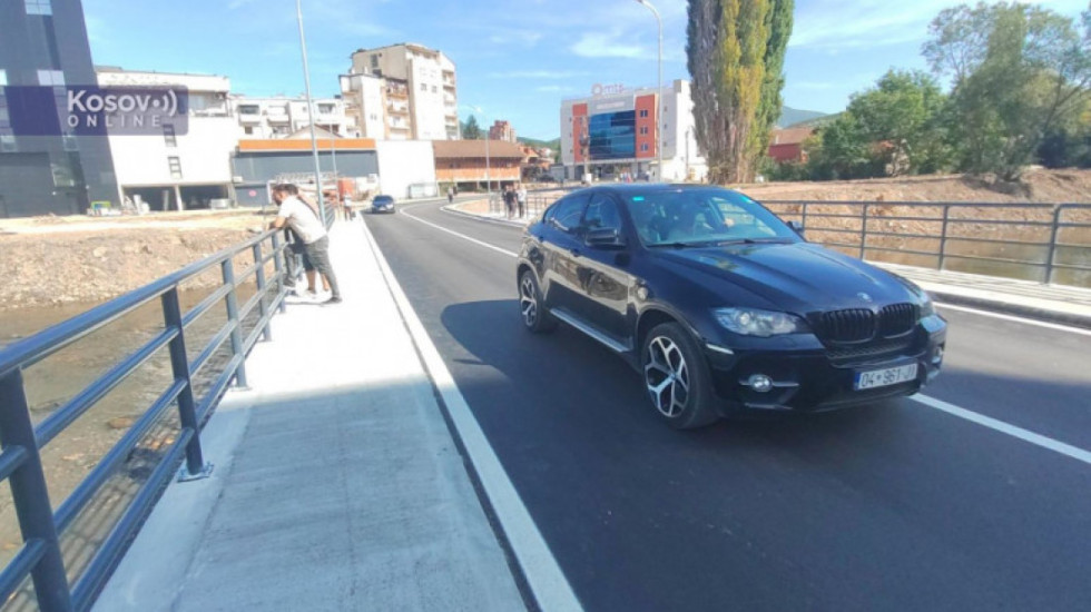 (VIDEO) U Kosovskoj Mitrovici otvoren novi most preko reke Ibar, Petković poručio: "Brutalno rušenje dijaloga"