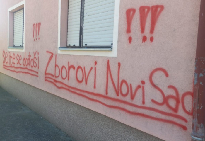 Grafit "Selite se dođoši" na kući studenta Vladimira Balaća: Vučić pozvao tužilaštvo i policiju da reaguju promptno