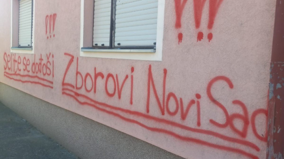 Grafit "Selite se dođoši" na kući studenta Vladimira Balaća: Vučić pozvao tužilaštvo i policiju da reaguju promptno