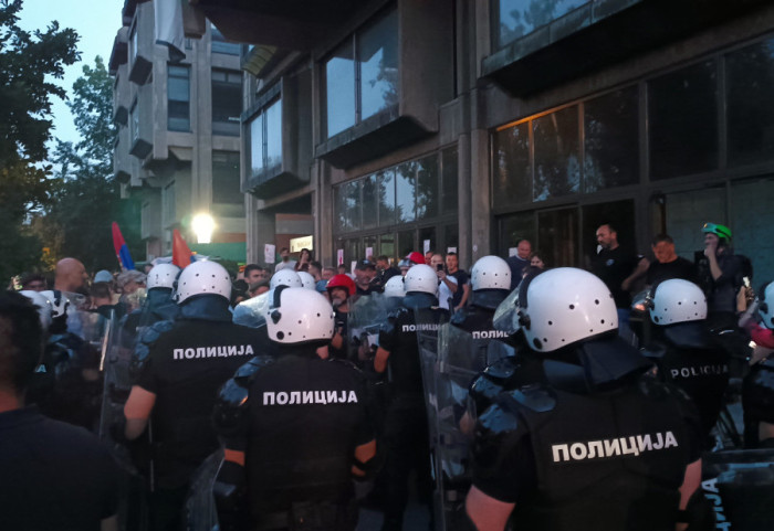 Uhapšen još jedan Novosađanin (42) zbog napada na policijske službenike na protestu ispred Filozofskog fakulteta