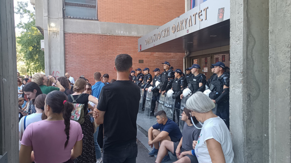 (VIDEO) Policija na Filozofskom fakultetu: Da li je to dozvoljeno i da li je narušena autonomija univerziteta