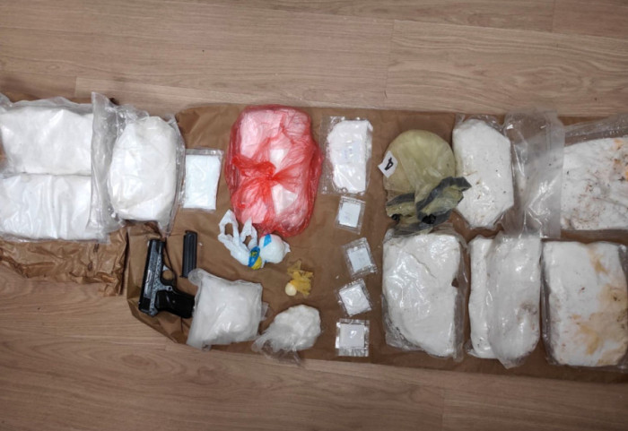 (FOTO) Policija u Sremskoj Mitrovici zaplenila više od 18 kilograma amfetamina, uhapšen muškarac (49)