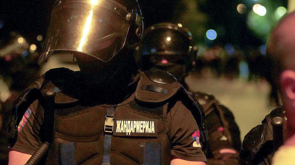 Policija intervenisala u Kosjeriću na skupu "Stop blokadama", povređena tri pripadnika MUP: Priveden muškarac (47)
