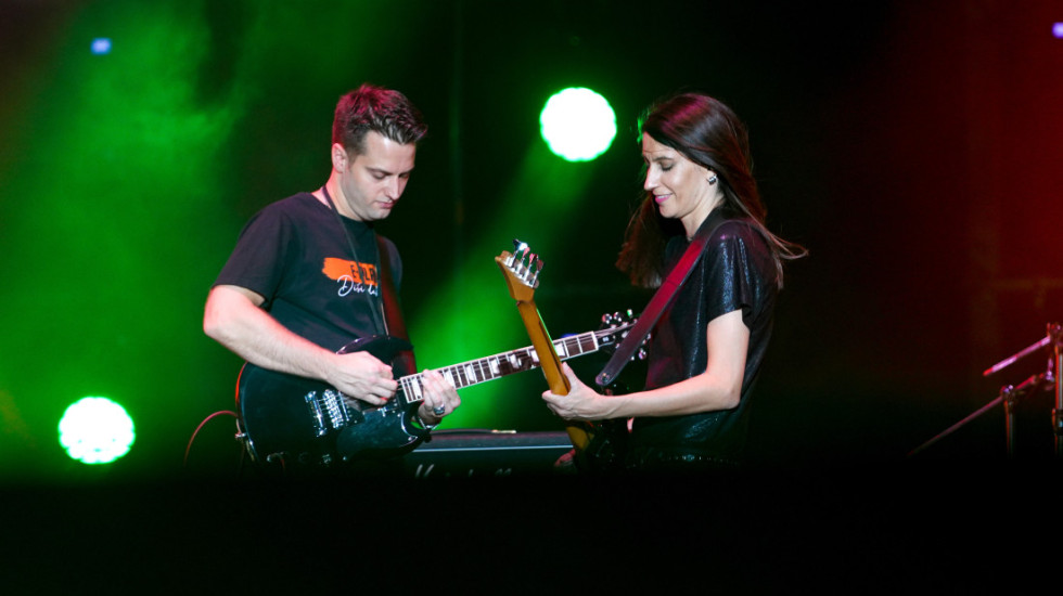 (FOTO) Nastupom grupe "E-play" počeo Beer fest na beogradskom Ušću