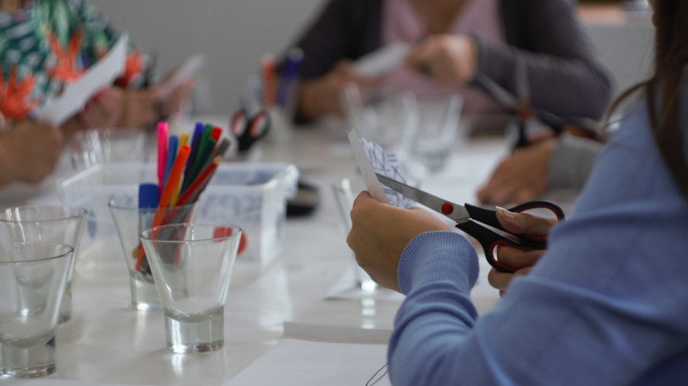 (FOTO) Stakloterapije za oslobađanje od stresa hit u Americi i Nemačkoj, laboratorija za kreativno staklo i u Srbiji