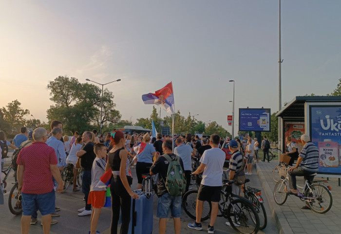 Novosađani protestuju ispred zatvora na Klisi, traže oslobađanje privedenih građana: Održan protest i u Užicu