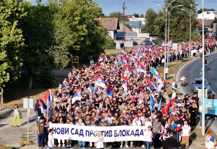 (FOTO) Okupljanja građana protiv blokada širom Srbije: Dva skupa u Veterniku, prisutna i Žandarmerija