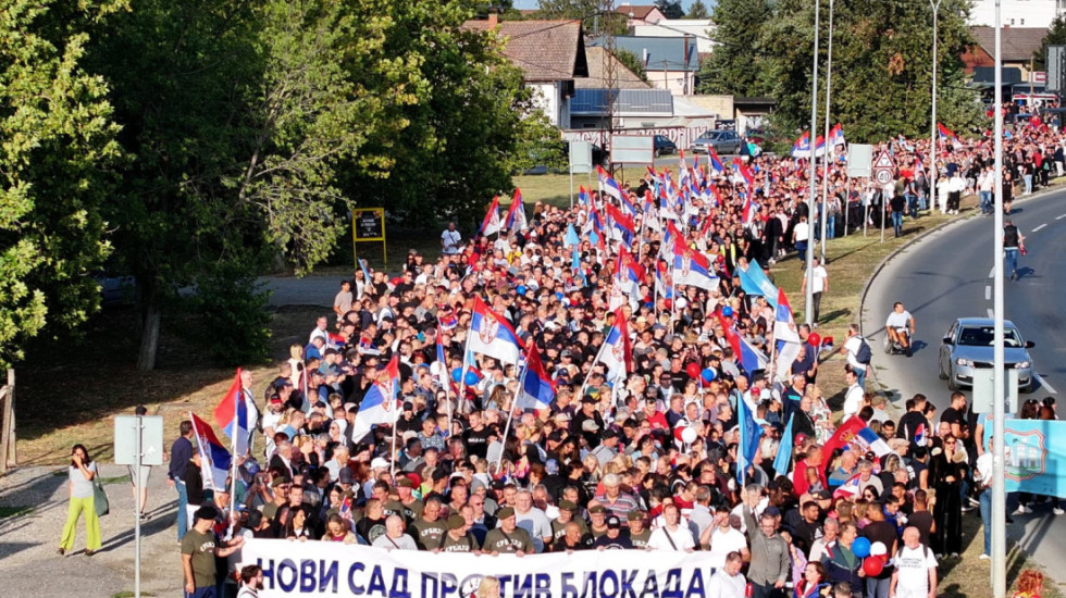 (FOTO) Okupljanja građana protiv blokada širom Srbije: Dva skupa u Veterniku, prisutna i Žandarmerija