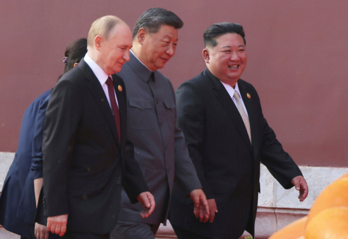 Si, Putin i Kim uhvaćeni kako pričaju o besmrtnosti: "Predviđanja su da bi u ovom veku ljudi mogli da dožive 150 godina"