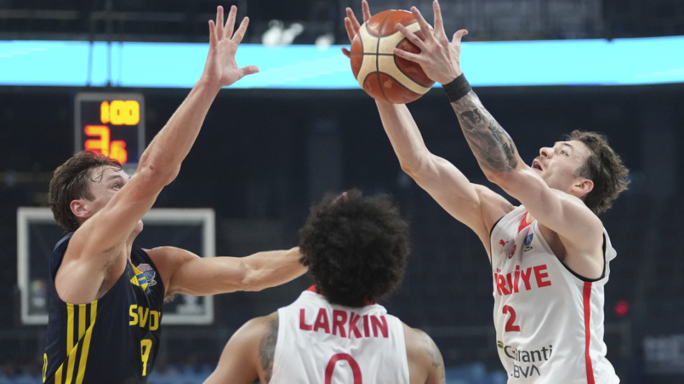 Turci se namučili protiv Šveđana, ali prošli u četvrfinale Evrobasketa