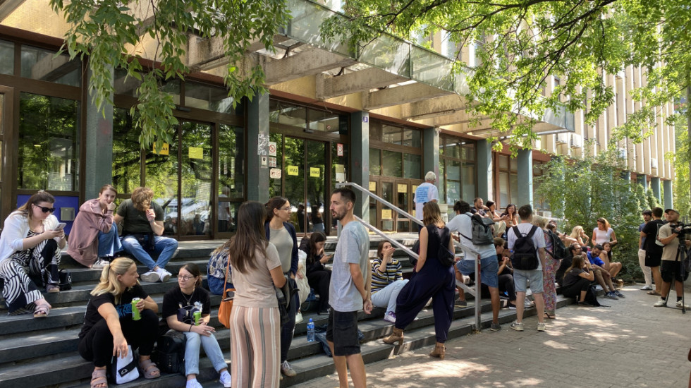 (VIDEO) U novosadskom Višem sudu počela saslušanja privedenih sa protesta