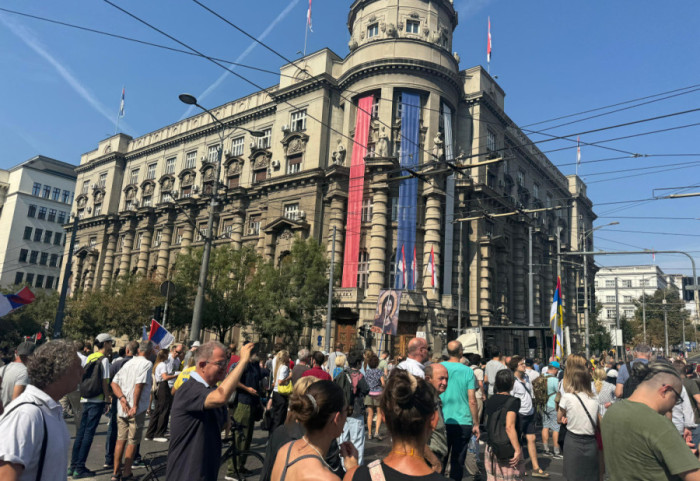 (FOTO) Protest studenata i građana u Beogradu: Kolona krenula od Vlade Srbije ka Palati pravde