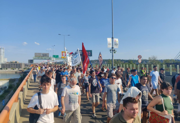 (FOTO/VIDEO) Protest studenata i građana u Beogradu: Blokirana Gazela u smeru ka Novom Beogradu