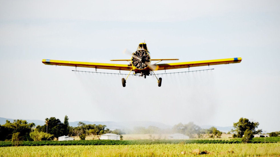 Srušio se laki avion tokom poljoprivrednih radova u Rusiji, poginuo pilot