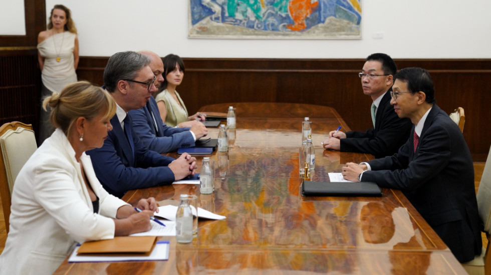 (FOTO) Vučić sa japanskim ambasadorom o jačanju ekonomskih veza, zajedničkim projektima i investicijama
