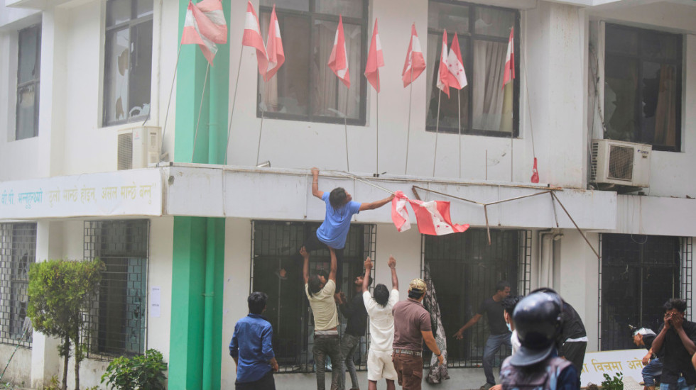 Broj žrtava demonstracija u Nepalu porastao na 72, tela pronađena u zapaljenim objektima