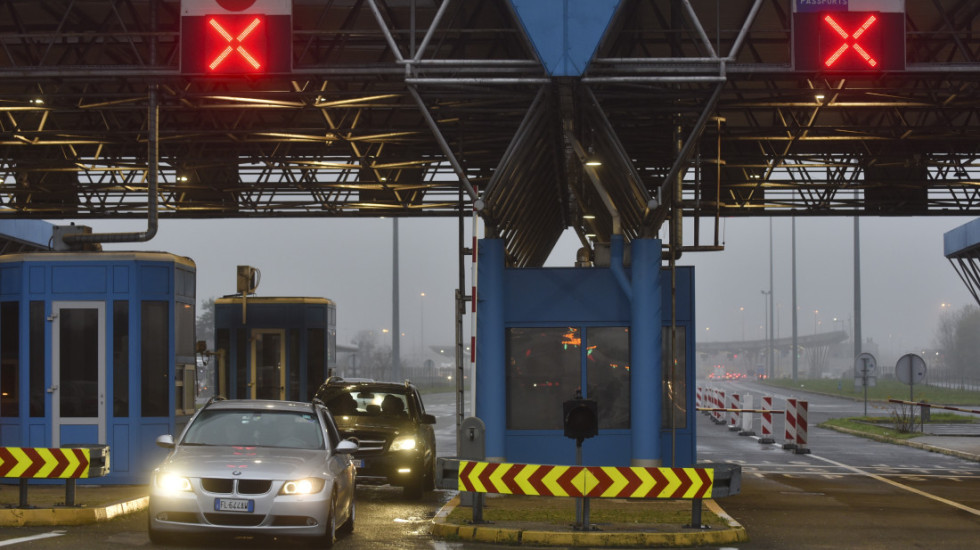 Na graničnim prelazima na izlazu iz Srbije teretna vozila čekaju i do četiri sata