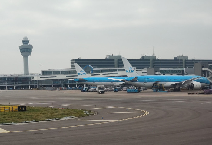 Holandska avio-kompanija KLM otkazuje više od 100 letova zbog štrajka radnika na aerodromu Shiphol