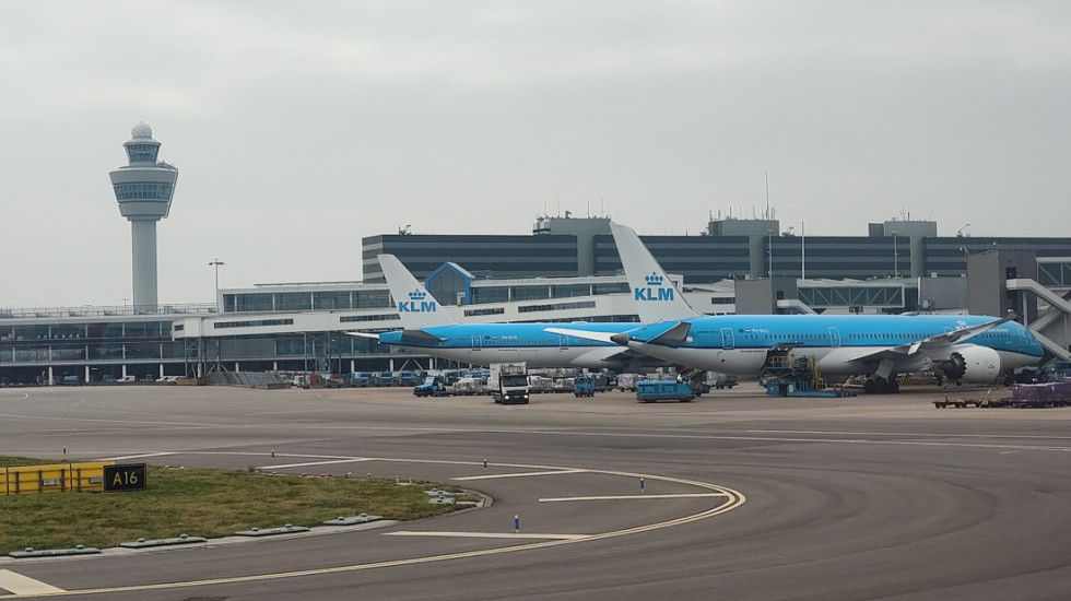 Holandska avio-kompanija KLM otkazuje više od 100 letova zbog štrajka radnika na aerodromu Shiphol