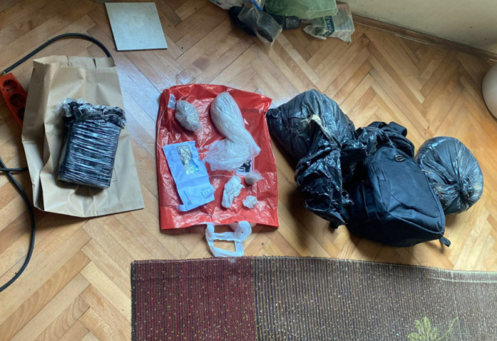 Policija u Kragujevcu zaplenila više kilograma različitih narkotika: Uhapšena dvojica muškaraca