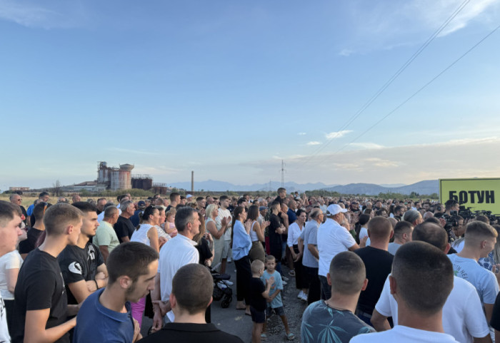 Više stotina meštana Botuna i Zete protestovalo protiv izgradnje postrojenja za prečišćavanje otpadnih voda