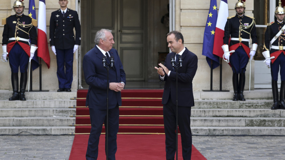 (VIDEO) Lekornu i zvanično premijer Francuske: Ekspoze trajao samo dva minuta i 48 sekundi