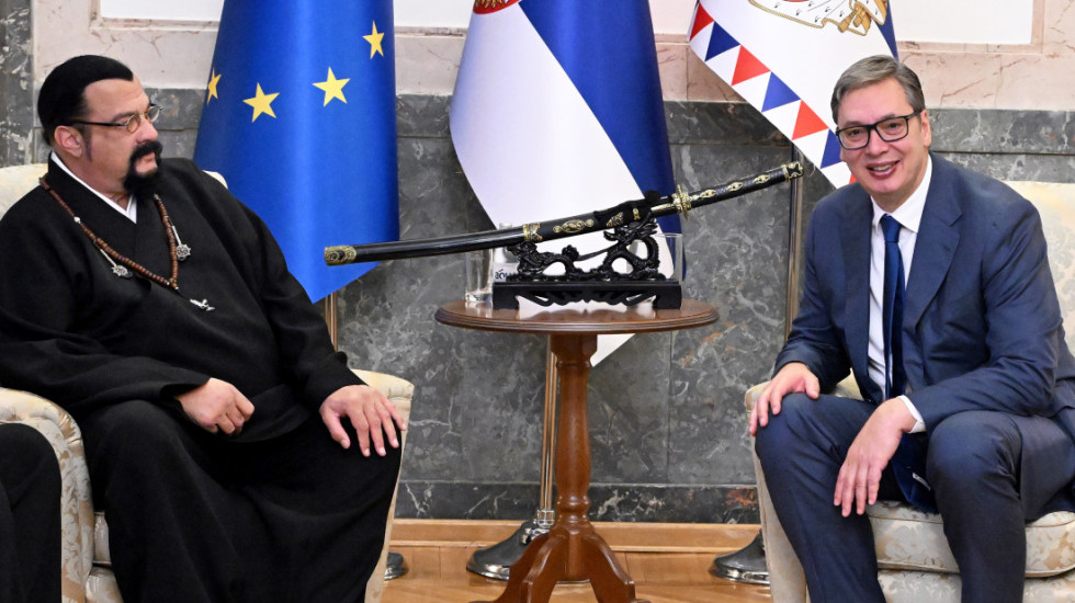(FOTO) Sigal snima u Beogradu: Vučić sa holivudskim glumcem razgovarao o jačanju kulture i promociji Srbije u svetu