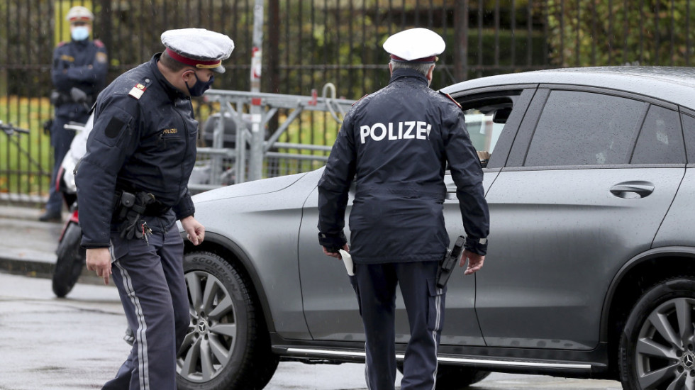 Srbin u Beču ubio suprugu, ranio ćerku (24) i mladića (26): Posle razmene vatre sa policijom pronađen mrtav u automobilu