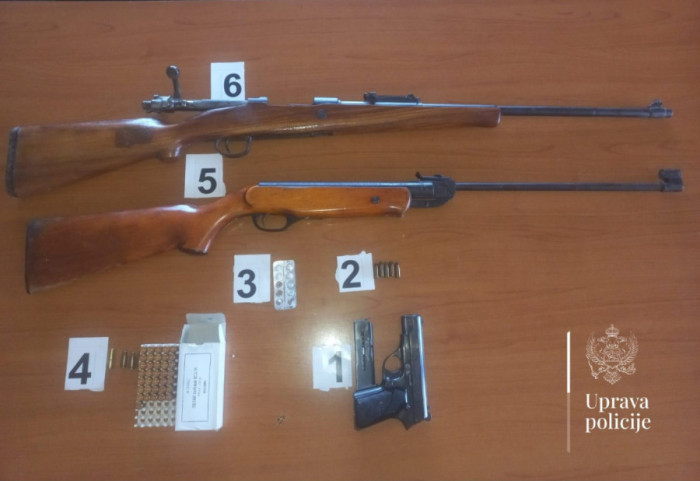 (FOTO) Pretresi na više lokacija u Crnoj Gori: Policija pronašla oružje, municiju i nedozvoljene lekove