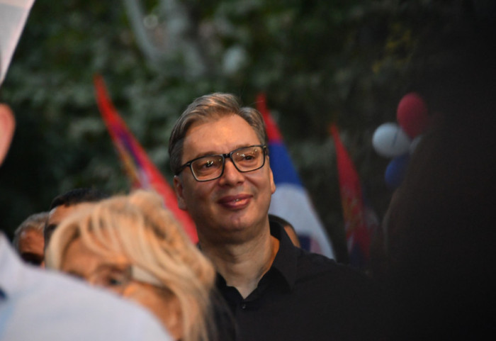 Vučić: Manji indicent tokom šetnje protiv blokada, neki su hteli da zvižde, ali su pobegli i krili se iza policije