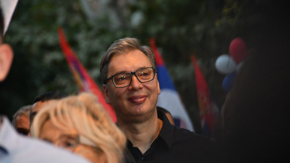 Vučić: Manji incident tokom šetnje protiv blokada, neki su hteli da zvižde, ali su pobegli i krili se iza policije