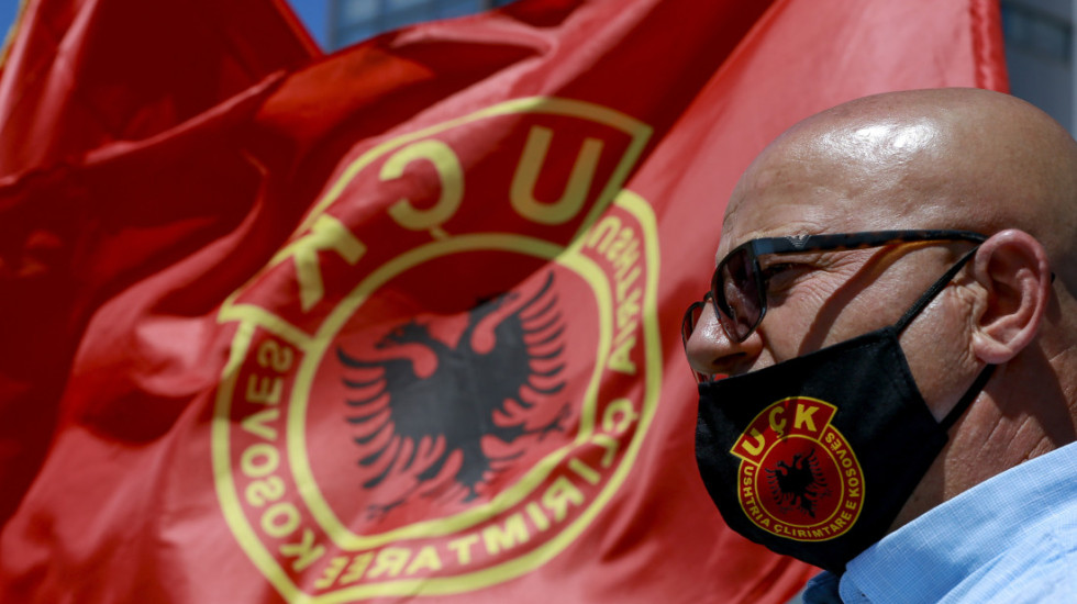 Incident ispred srpske ambasade u Hagu: Postavljena zastava bivše OVK na ulaz, zaposleni vređani na nacionalnoj osnovi