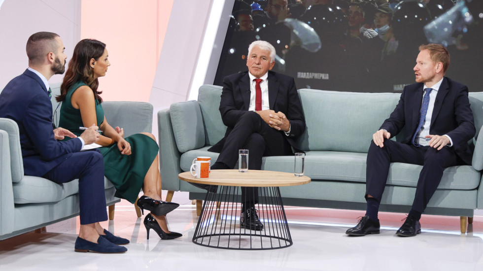 (VIDEO) Gosti Newsmax Balkans: Da li bi izbori mogli da reše krizu u Srbiji i kome više odgovaraju rani ili kasni