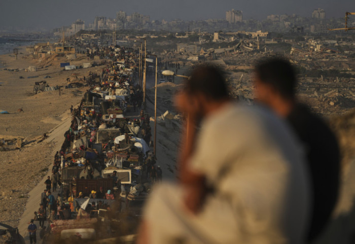 (FOTO) Izraelska vojska: Više od 350.000 Palestinaca do sada evakuisano iz Gaze