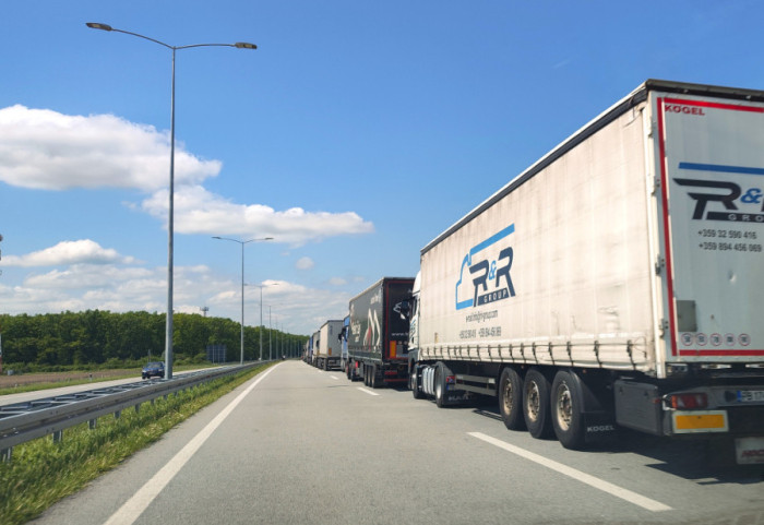 AMSS: Teretnjaci na Batrovcima čekaju 15 sati, na prelazu Šid šest, na Bezdanu i Sremskoj Rači po pet časova