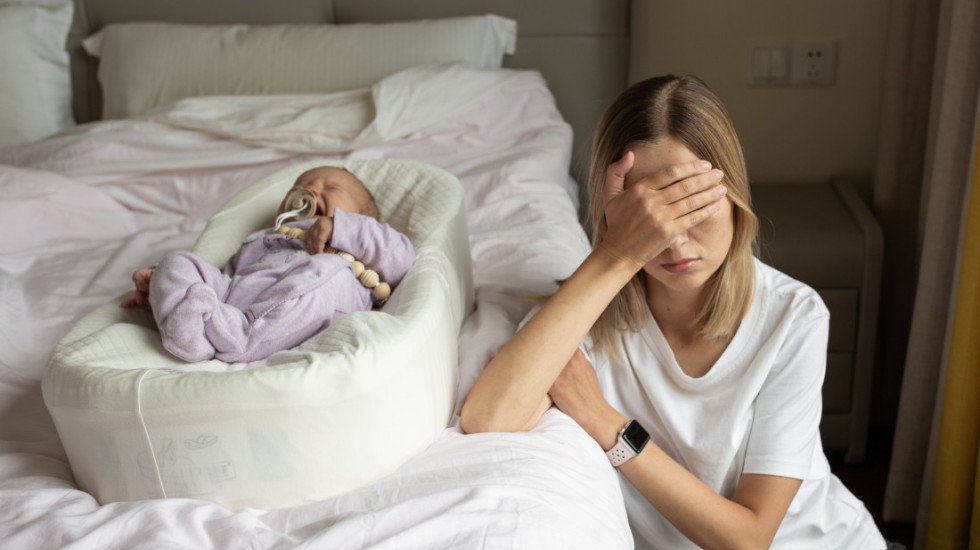 Svaka treća mama u Srbiji suočava se sa simptomima postporođajne depresije