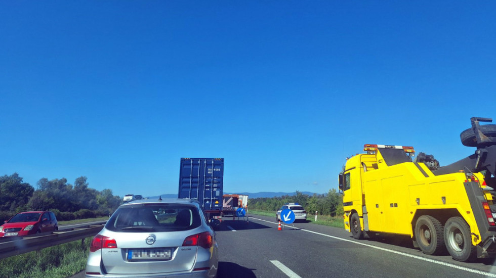 (FOTO) Sudar dva kamiona i automobila na auto-putu u pravcu Zagreba: Višesatni zastoj i kolona duga sedam kilometara