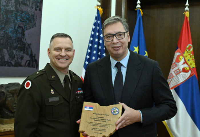 (FOTO) Vučić dobio priznanje za unapređenje saradnje kroz Program partnerstva Srbije i Ohaja