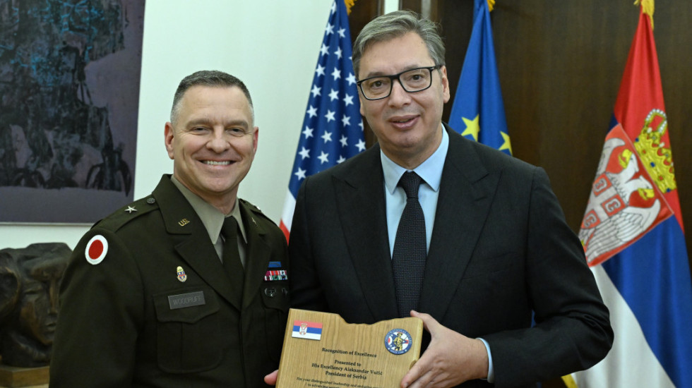 (FOTO) Vučić dobio priznanje za unapređenje saradnje kroz Program partnerstva Srbije i Ohaja