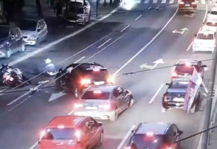 (VIDEO) Automobil udario policajca u Takovskoj ulici, sa povredama prevezen u Urgentni centar