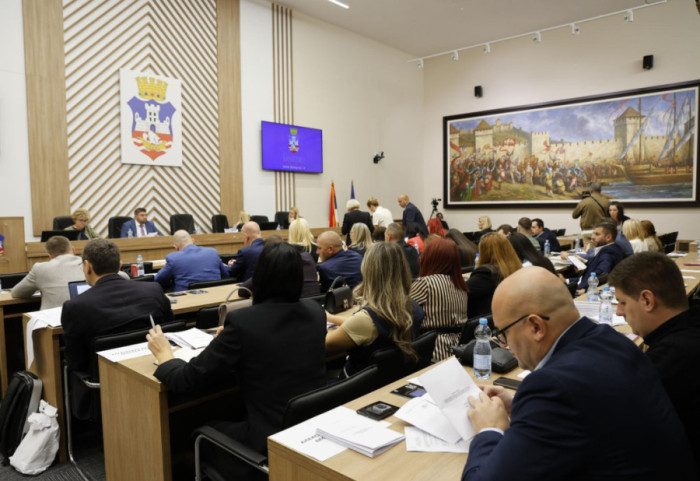 (FOTO/VIDEO) Zaseda Skupština grada Beograda: Odbornici raspravljaju o 31 tački, odbijene sve dopune dnevnog reda