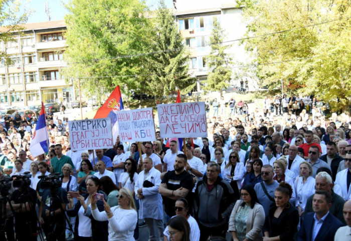 Kosovska policija upala u prostorije KBC Kosovska Mitrovica: Zdravstveni radnici protestovali, Petković obavestio Kvintu
