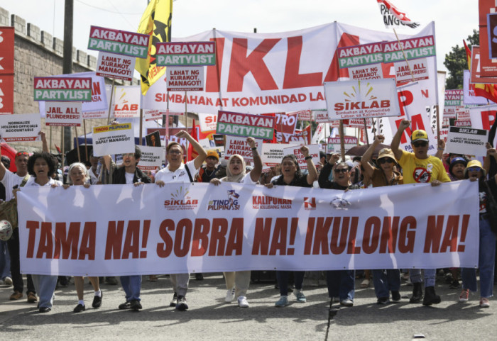 (FOTO) Protesti protiv korupcije: Desetine hiljada Filipinaca na ulicama Manile i drugih gradova