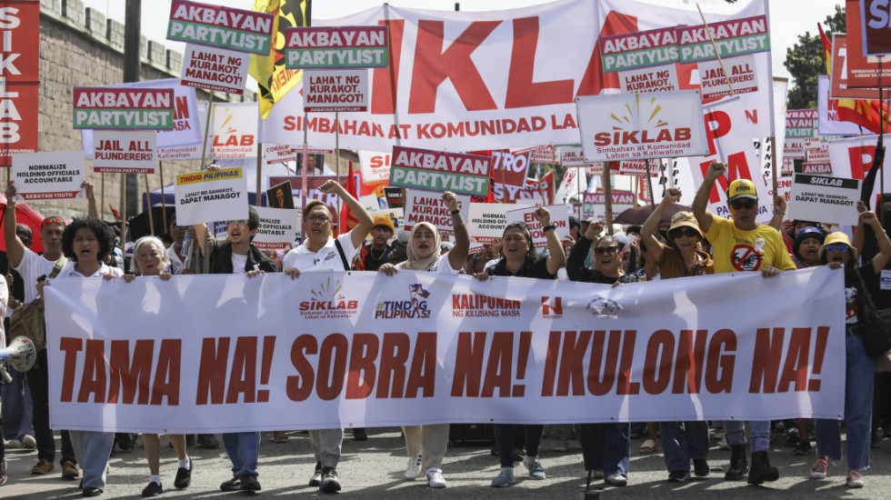 (FOTO) Protesti protiv korupcije: Desetine hiljada Filipinaca na ulicama Manile i drugih gradova
