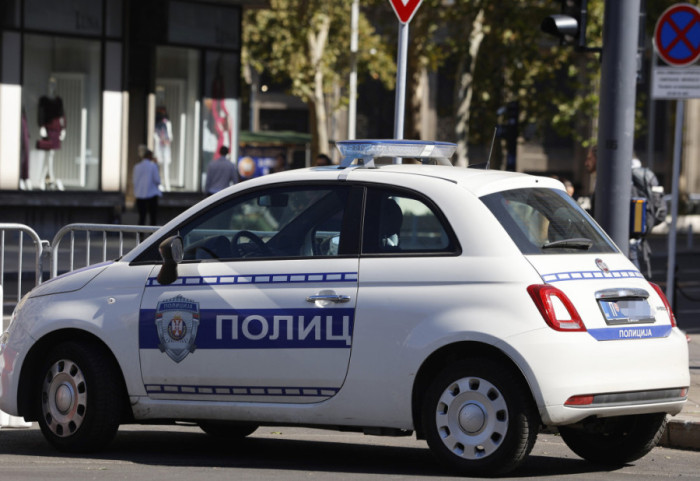 Jedna osoba uhapšena u Nišu, za drugom se traga: Doveli u zabludu vlasnika preduzeća i pribavili 25.000 evra