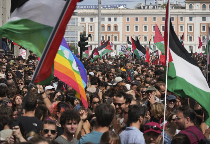 (FOTO) Generalni štrajk u Italiji u znak podrške Gazi, blokade širom zemlje